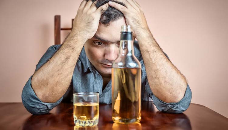 Se é necessário ajudar o alcoólico a deixar muito a bebida