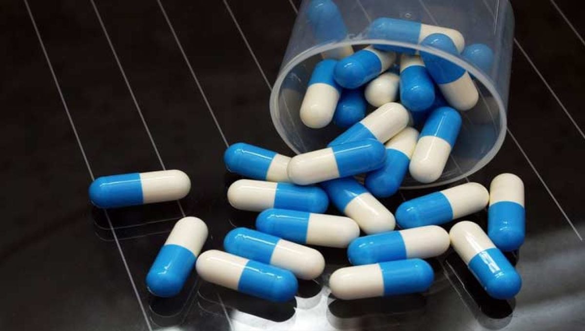 Cápsula com um medicamento para o tratamento de antibióticos