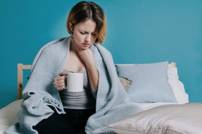 DOLOR DE GARGANTA – Síntomas, causas y tratamiento